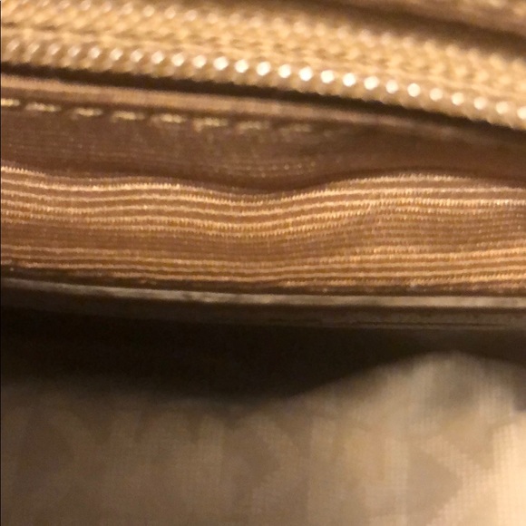 Like new, large leather Coach handbag - Picture 7 of 7